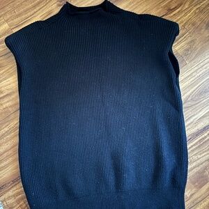 Short sleeve sweater top
